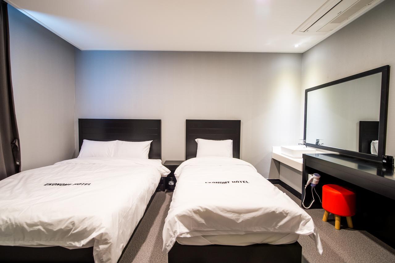 Ekonomy Hotel Jeongseon Eksteriør bilde